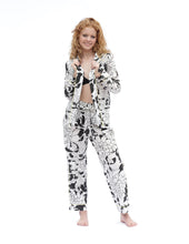 Load image into Gallery viewer, Women Pyjamas in organic cotton. Long sleeve pyjama set in Havana print
